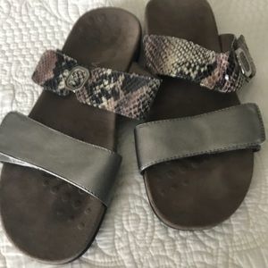 Vionic Camila slip on sandals